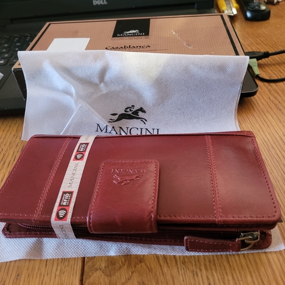 Ladies Leather Wallet - Picture 2 of 9